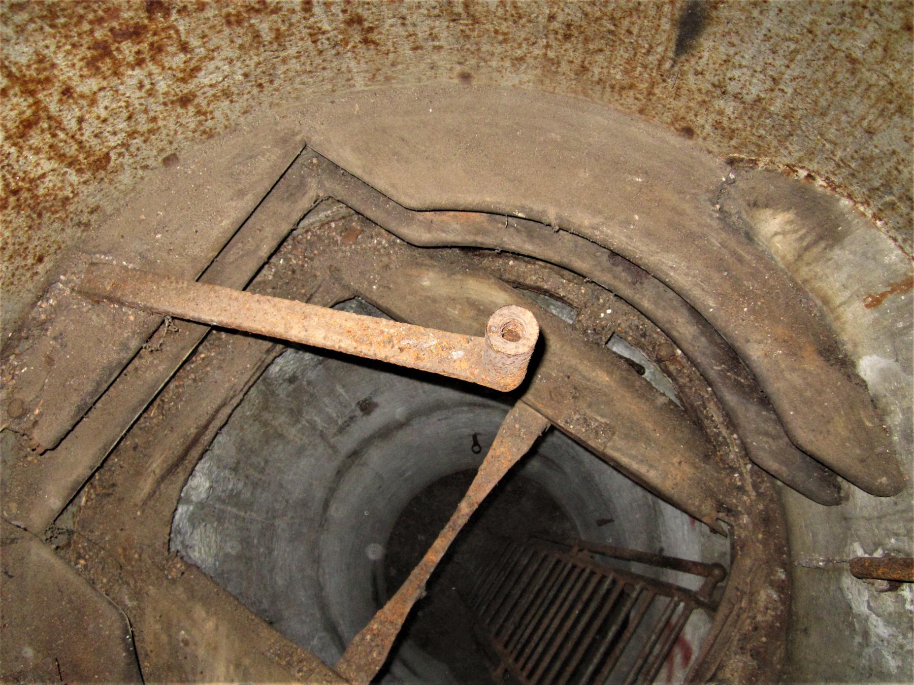 Ligne Maginot - OBSERVATOIRE EST DES CERISIERS - (Observatoire d'artillerie) - Support du siège  - Gregory Fuchs