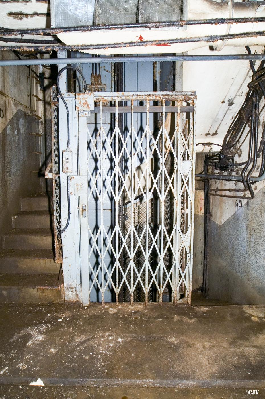 Ligne Maginot - MOLVANGE - A9 - (Ouvrage d'artillerie) - Bloc 3
Le monte-charge - Lia VERMEULEN