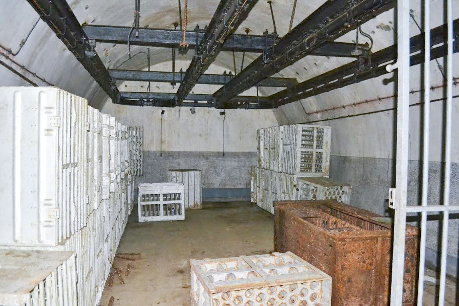 Ligne Maginot - MOLVANGE - A9 - (Ouvrage d'artillerie) - Bloc 4
Le magasin à munitions M2 au pied du bloc