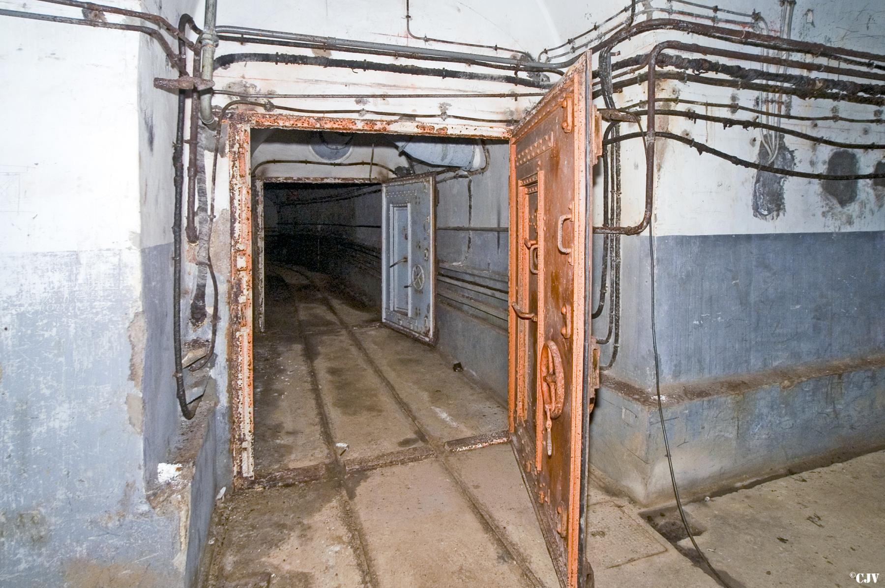 Ligne Maginot - MOLVANGE - A9 - (Ouvrage d'artillerie) - Bloc 4
Le sas de la galerie - Lia VERMEULEN