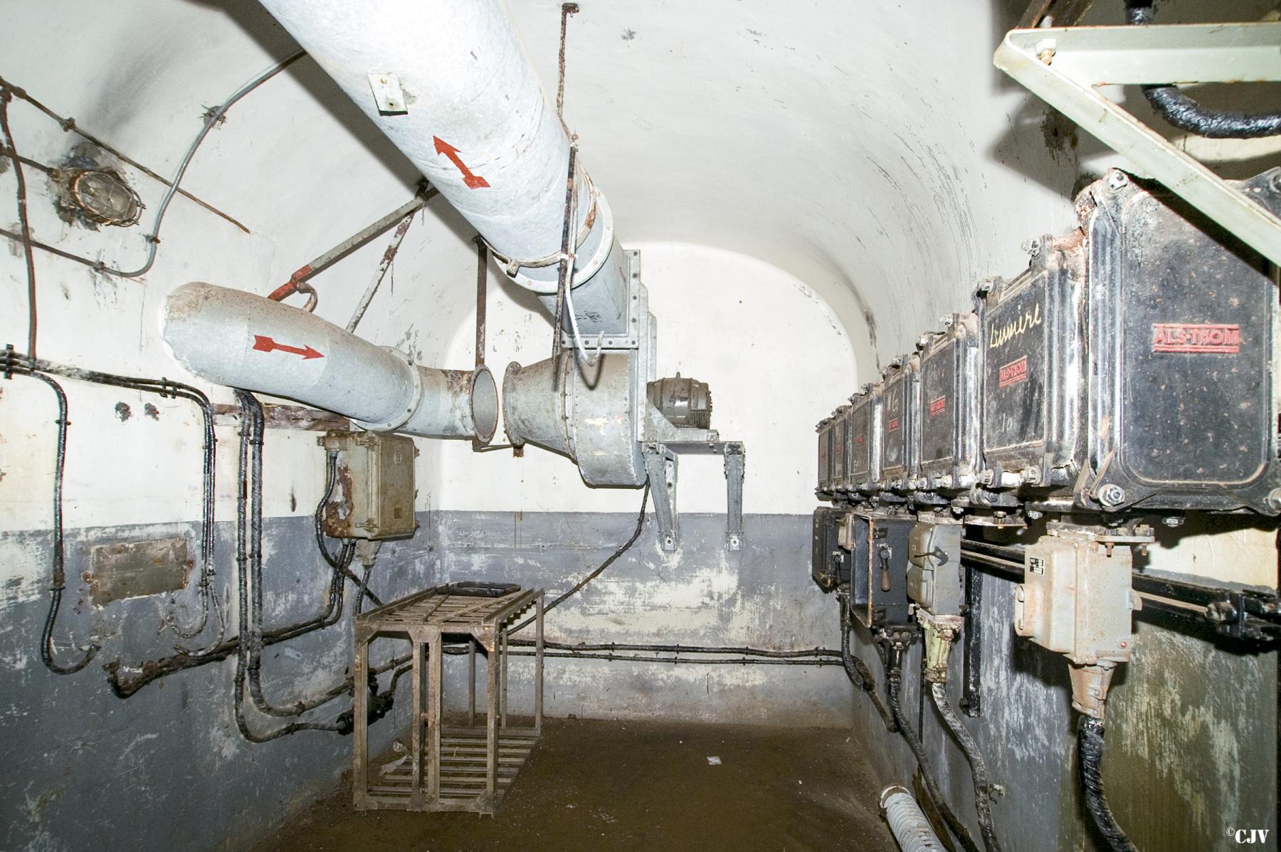 Ligne Maginot - MOLVANGE - A9 - (Ouvrage d'artillerie) - Bloc 4
Le local ventilation - Lia VERMEULEN