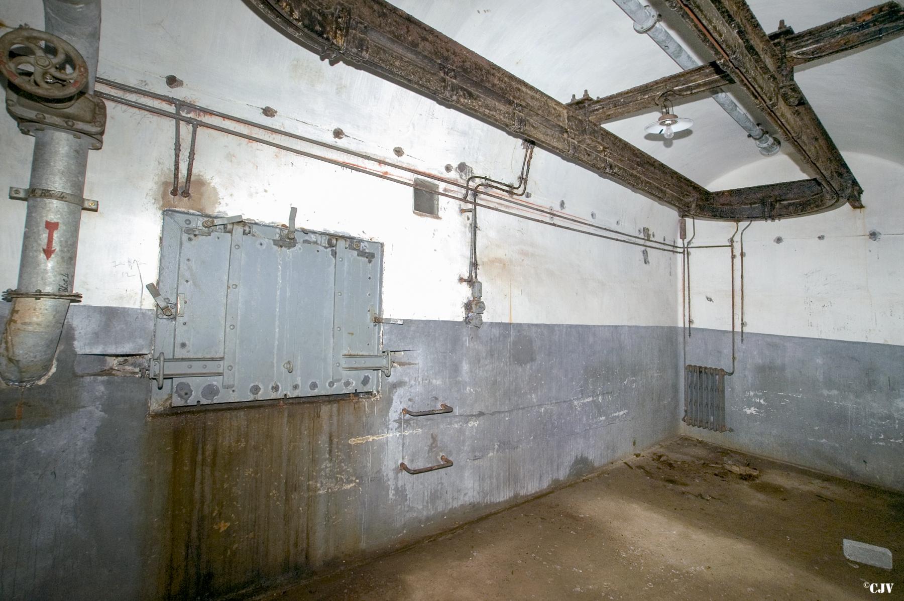Ligne Maginot - MOLVANGE - A9 - (Ouvrage d'artillerie) - Bloc 4
Le local du rassemblement des douilles utilisés - Lia VERMEULEN