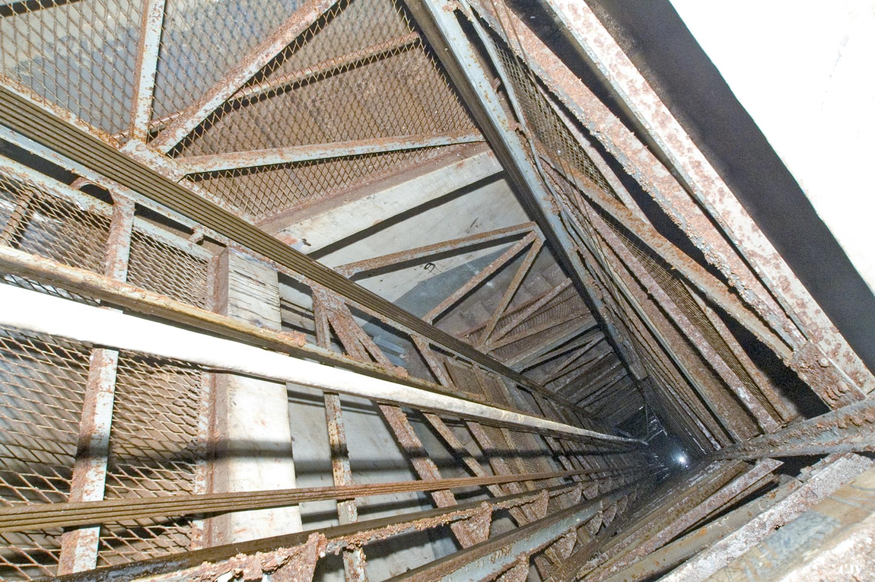 Ligne Maginot - MOLVANGE - A9 - (Ouvrage d'artillerie) - Bloc 4
Le cage du monte-charge - Lia VERMEULEN