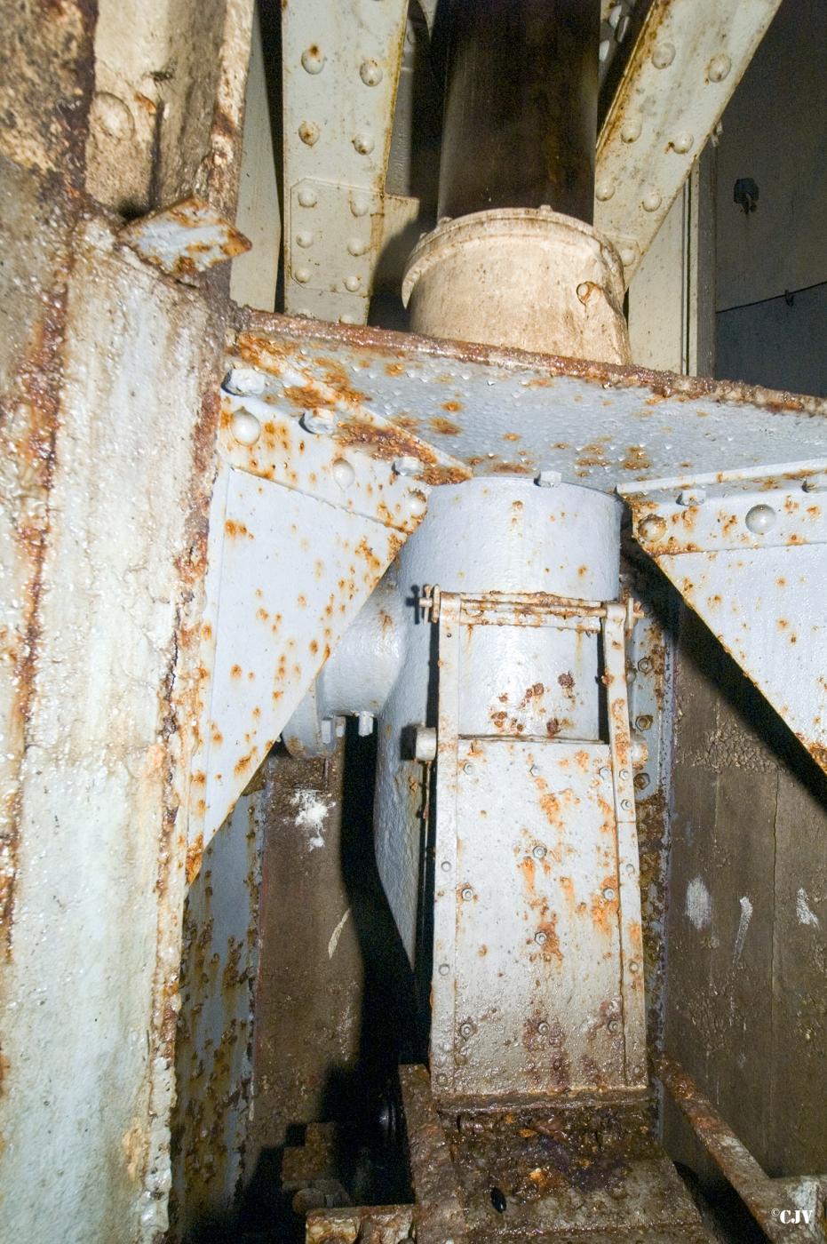 Ligne Maginot - MOLVANGE - A9 - (Ouvrage d'artillerie) - Bloc 4
Le système d’évacuation des douilles - Lia VERMEULEN