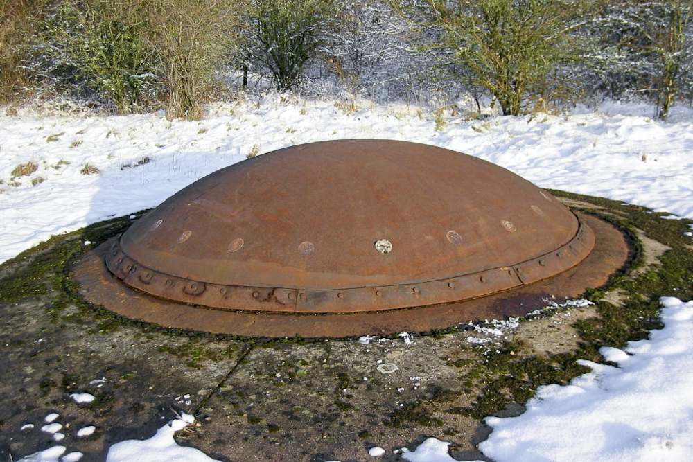 Ligne Maginot - MOLVANGE - A9 - (Ouvrage d'artillerie) - Bloc 5
Tourelle de 75 (avant son transfert vers le musée de Fermont). Ce bloc est le seul à ne posséder aucune cloche GFM.