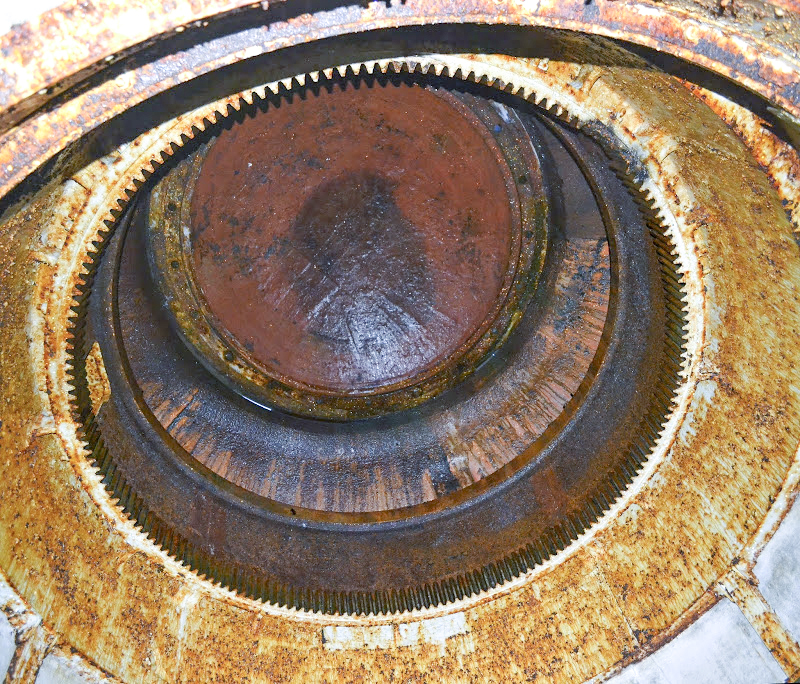 Ligne Maginot - MOLVANGE - A9 - (Ouvrage d'artillerie) - Bloc 5
Tourelle de 75mm R32.
Cette tourelle a été démontée par l'armée en 2006 au profit du musée de Fermont.