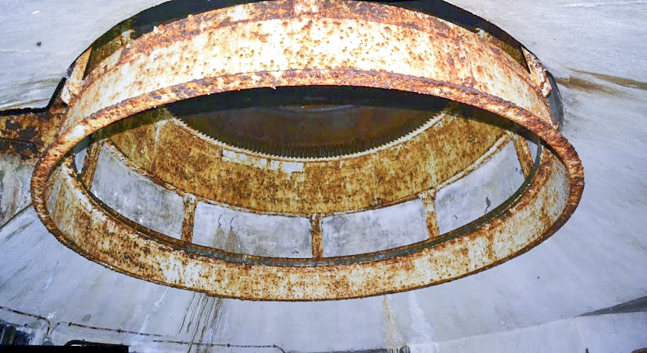 Ligne Maginot - MOLVANGE - A9 - (Ouvrage d'artillerie) - Bloc 5
Tourelle de 75mm R32. Cette tourelle a été démontée par l'armée en 2006 au profit du musée de Fermont. - PAVEL Jan