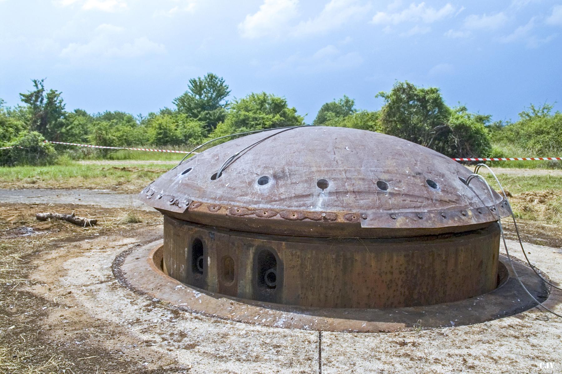 Ligne Maginot - MOLVANGE - A9 - (Ouvrage d'artillerie) - Bloc 5
Tourelle de 75mm R32 pendant la demontage
