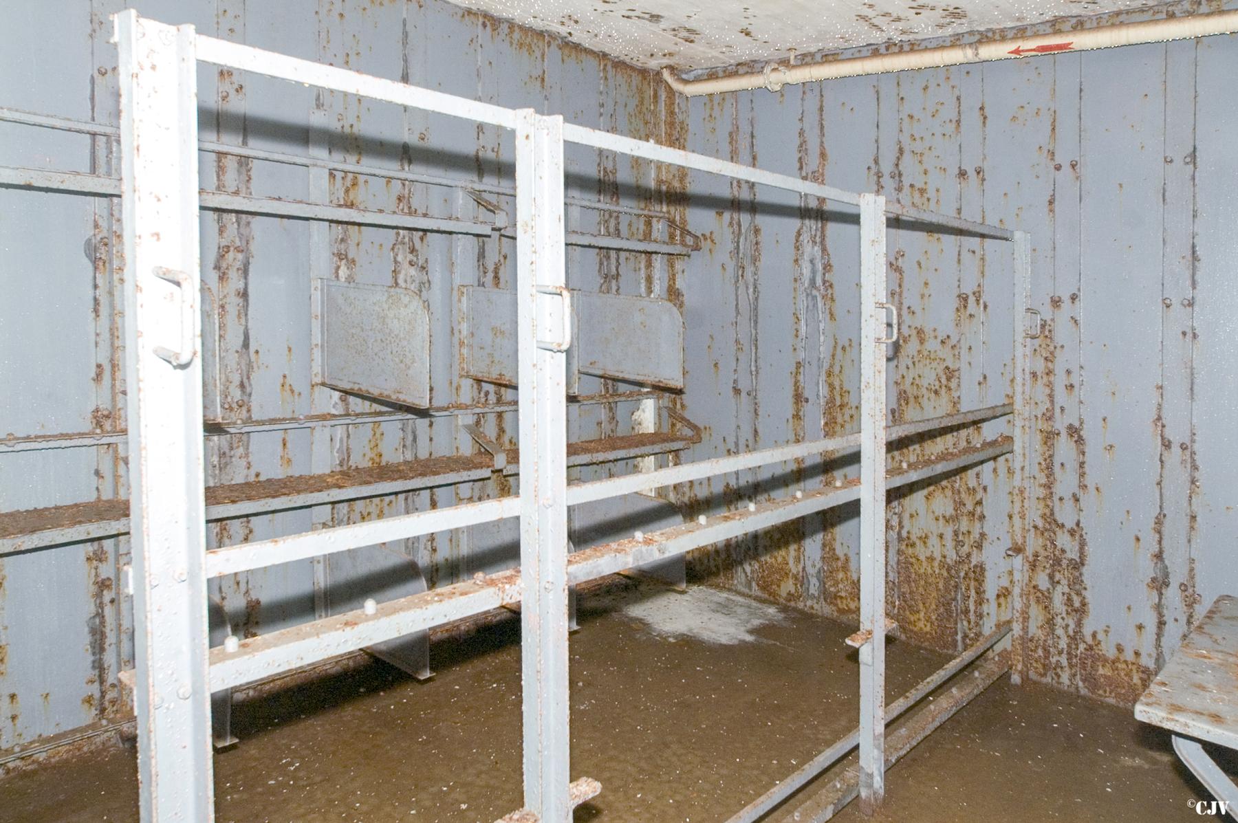 Ligne Maginot - MOLVANGE - A9 - (Ouvrage d'artillerie) - Bloc 5
Etage inférieur
Chambre de repos - Lia VERMEULEN