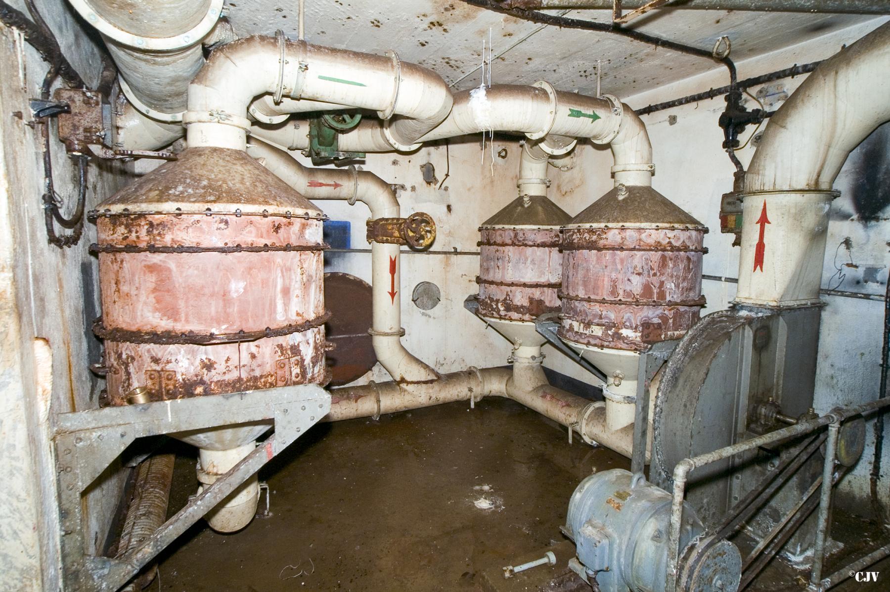 Ligne Maginot - MOLVANGE - A9 - (Ouvrage d'artillerie) - Bloc 5
Etage inférieur
Les filtres - Lia VERMEULEN