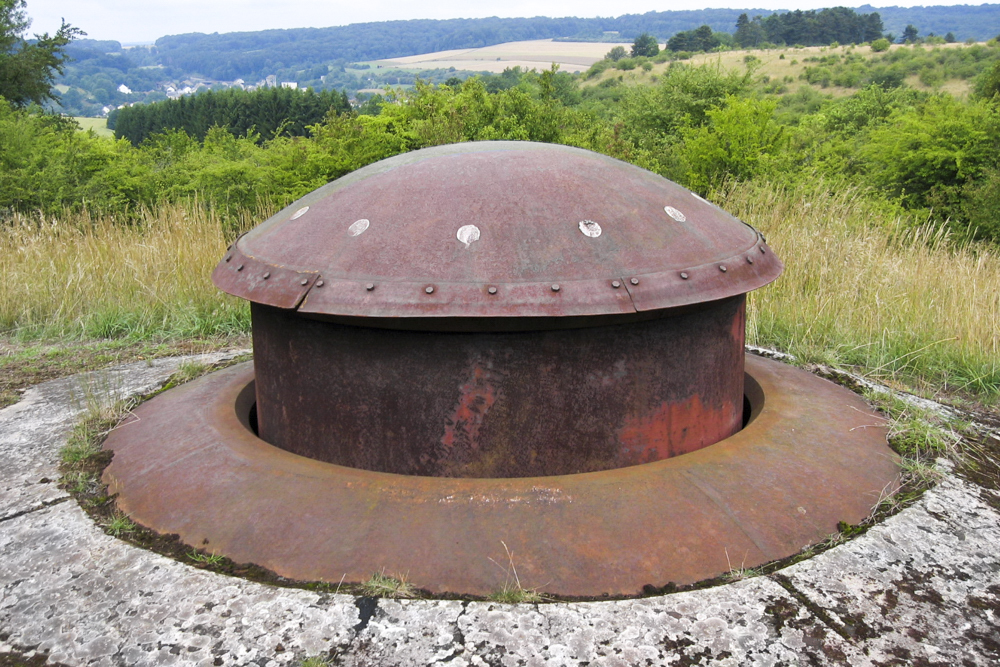 Ligne Maginot - MOLVANGE - A9 - (Ouvrage d'artillerie) - Bloc 6
Tourelle mitrailleuse en position de tir dans la direction du village d'Escherange