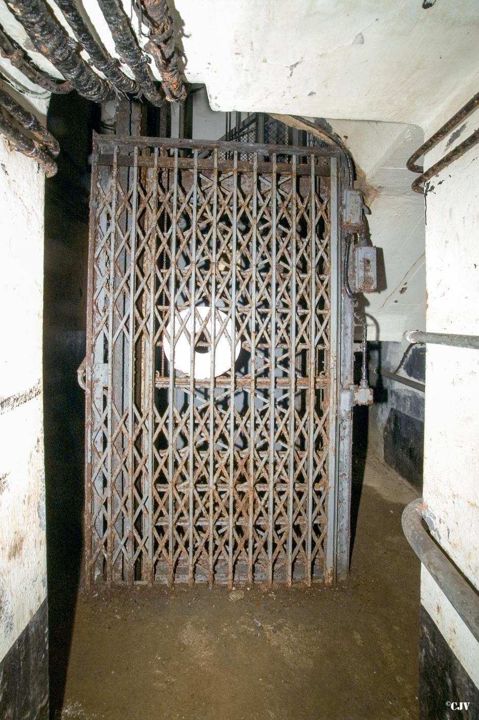 Ligne Maginot - MOLVANGE - A9 - (Ouvrage d'artillerie) - Bloc 6
Le monte-charge - Lia VERMEULEN