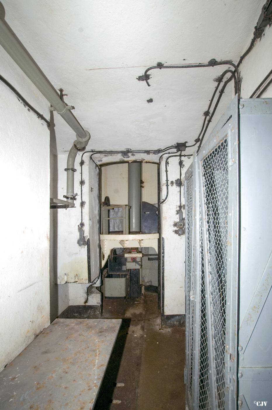 Ligne Maginot - MOLVANGE - A9 - (Ouvrage d'artillerie) - Bloc 6
La cloche JM - Lia VERMEULEN