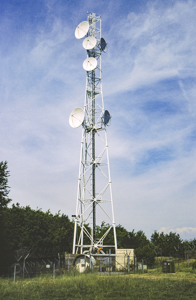 Ligne Maginot - MOLVANGE - A9 - (Ouvrage d'artillerie) - Bloc 7
Antenne de communication de l'Armée sur le bloc. Elle est construite dans les années 80 dans le cadre de l'aménagement de Rochonvillers en PC de Guerre - Michel Teiten