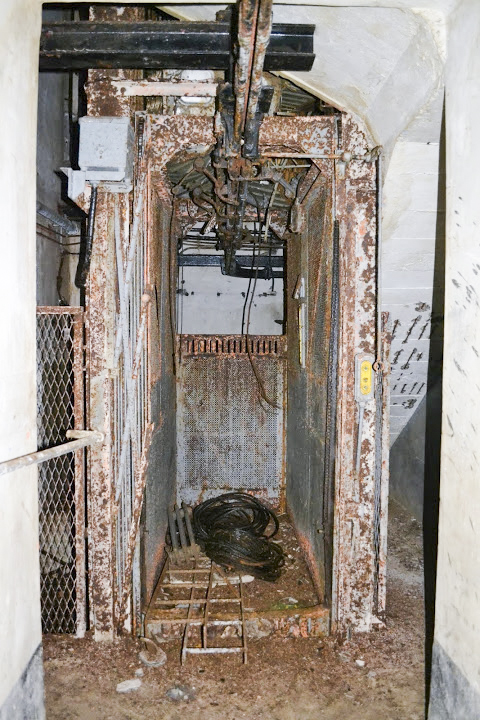 Ligne Maginot - MOLVANGE - A9 - (Ouvrage d'artillerie) - Bloc 8
Le monte-charge du bloc