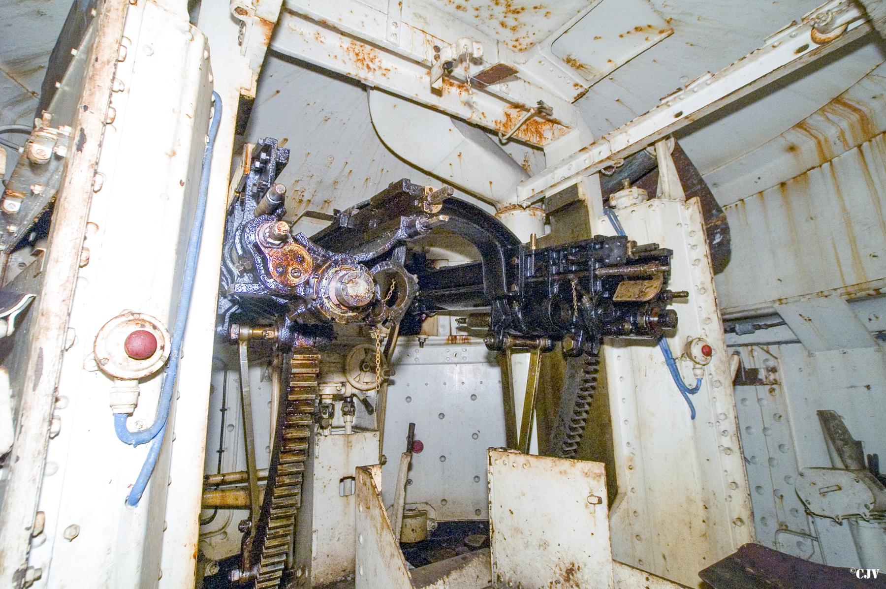 Ligne Maginot - MOLVANGE - A9 - (Ouvrage d'artillerie) - Bloc 8
Tourelle pour deux canons de 75 modèle 33