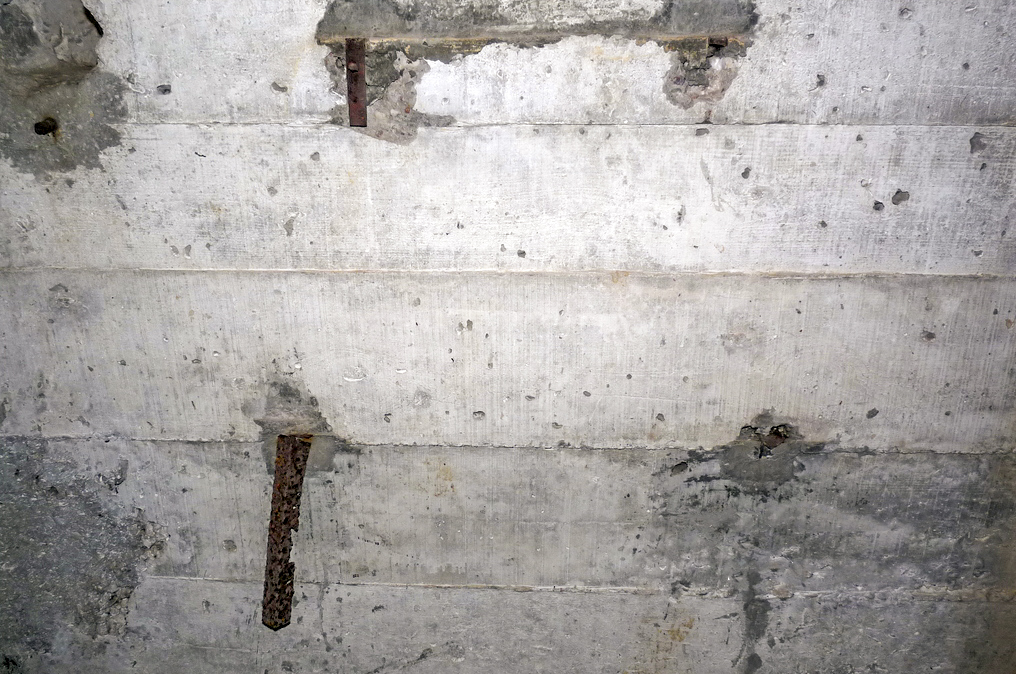 Ligne Maginot - HERBITZHEIM 30 - (Abri) - Restes d’étagère ou tablette - Sylvie Laure LAMBERT