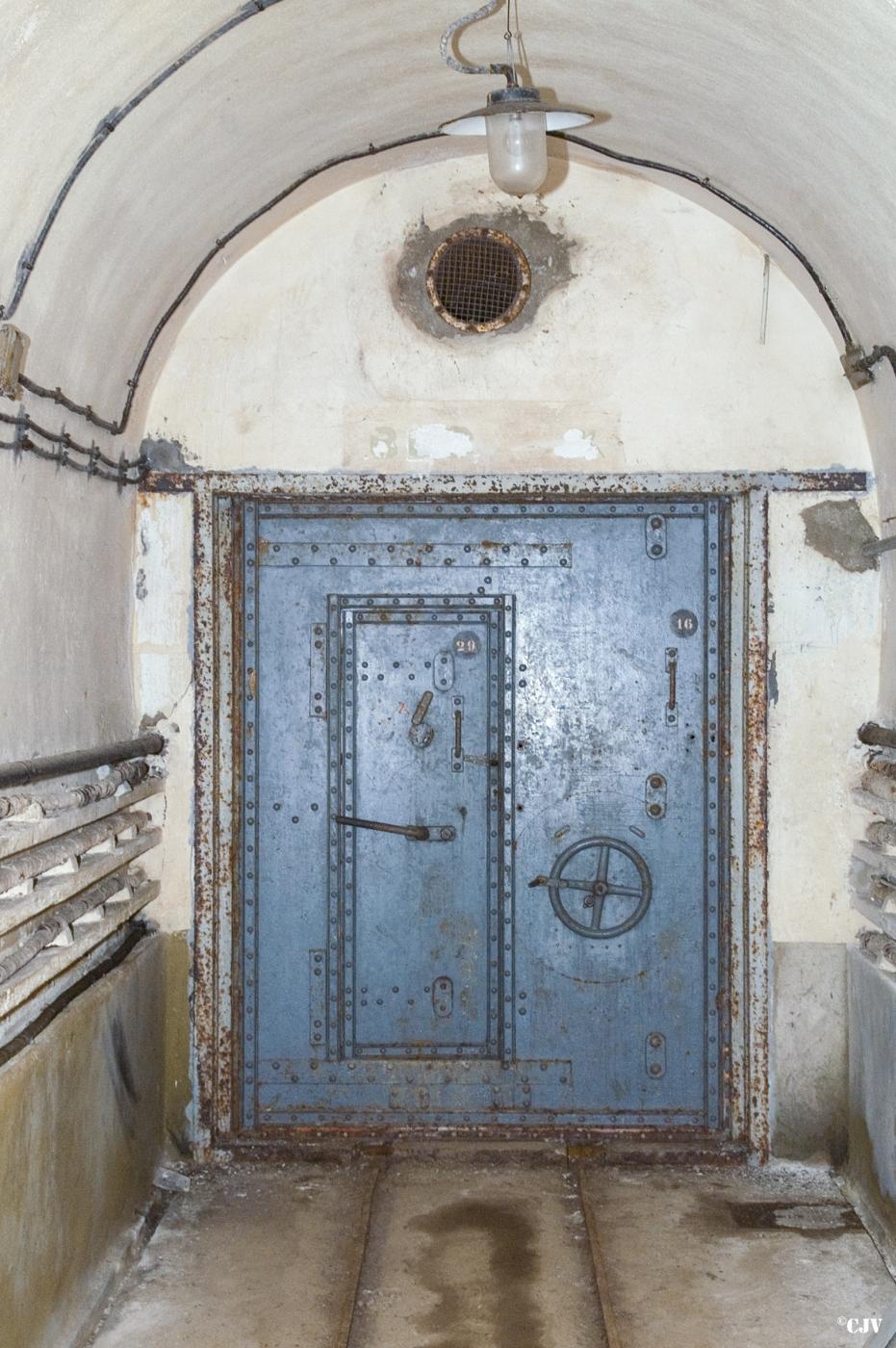 Ligne Maginot - MOLVANGE - A9 - (Ouvrage d'artillerie) - Bloc 8
La porte du sas - Lia VERMEULEN