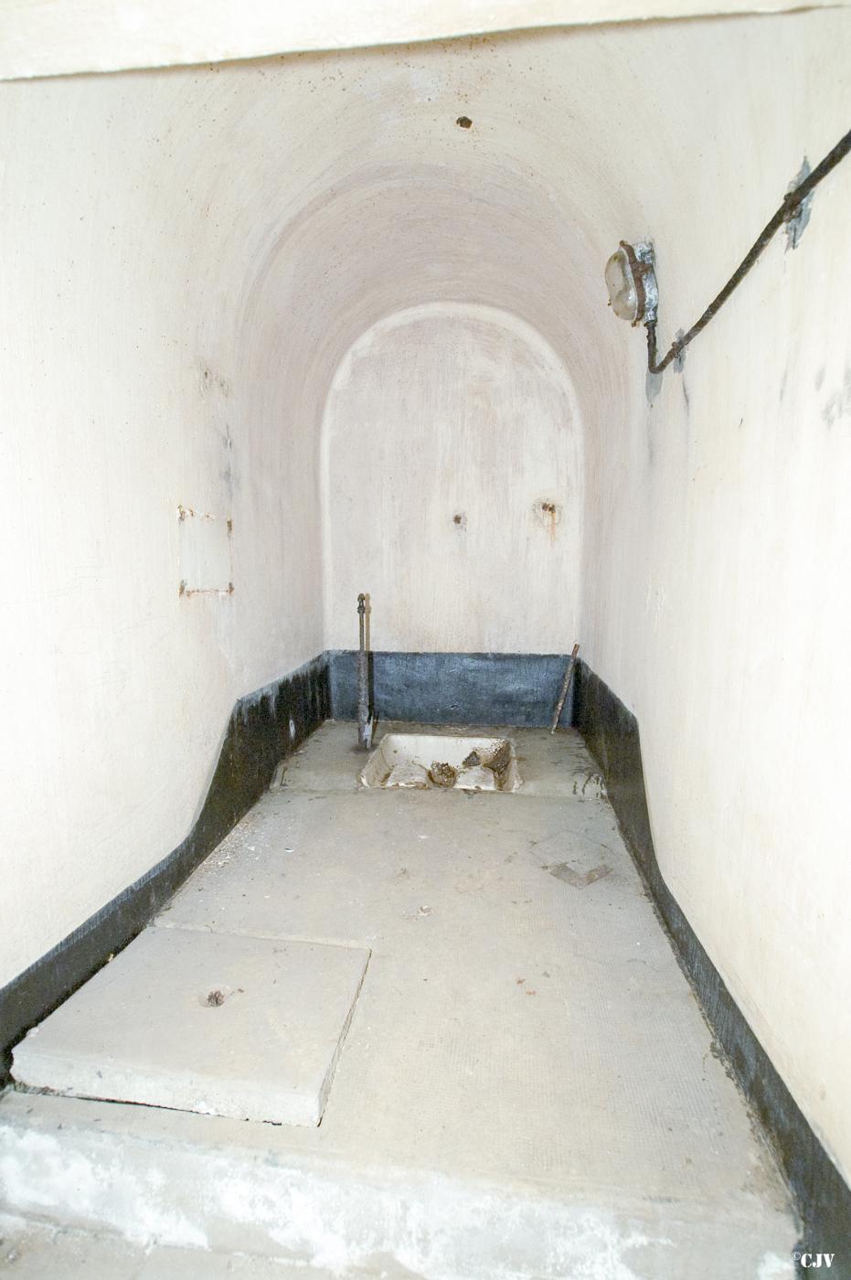 Ligne Maginot - MOLVANGE - A9 - (Ouvrage d'artillerie) - Bloc 8
Une toilette spacieuse - Lia VERMEULEN