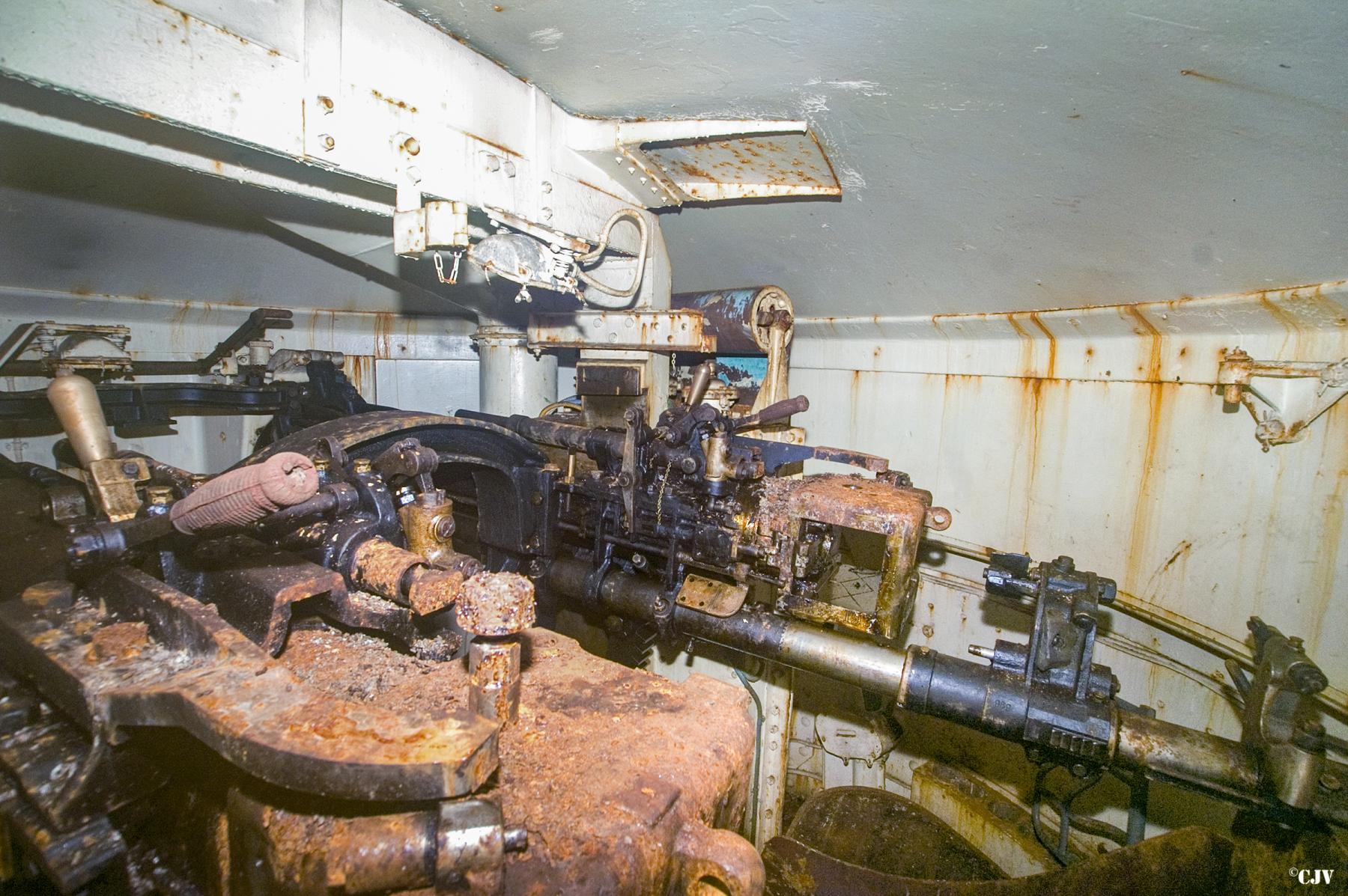 Ligne Maginot - MOLVANGE - A9 - (Ouvrage d'artillerie) - Bloc 10
Tourelle de 75 mle 33
