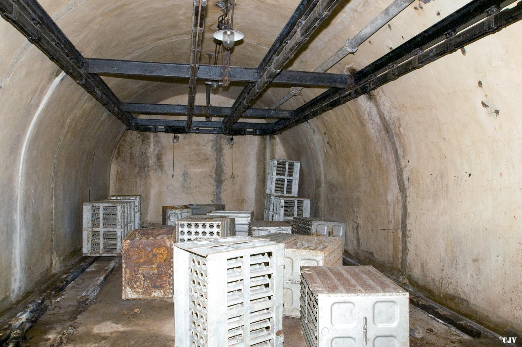 Ligne Maginot - MOLVANGE - A9 - (Ouvrage d'artillerie) - Bloc 10
Le magasin M2 - Lia VERMEULEN