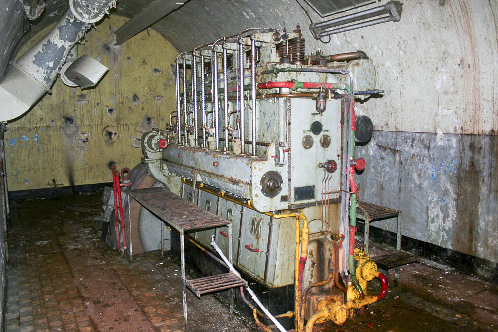 Ligne Maginot - MOLVANGE - A9 - (Ouvrage d'artillerie) - Usine électrique
Groupe électrogène à moteur SGCM - Michel Teiten