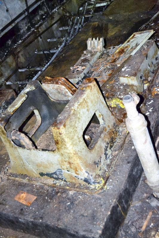 Ligne Maginot - MOLVANGE - A9 - (Ouvrage d'artillerie) - Usine
C'est probablement tout ce qu'il reste du CLM de secours en espérant qu'il aurait été récupéré par une association de sauvegarde.
2016