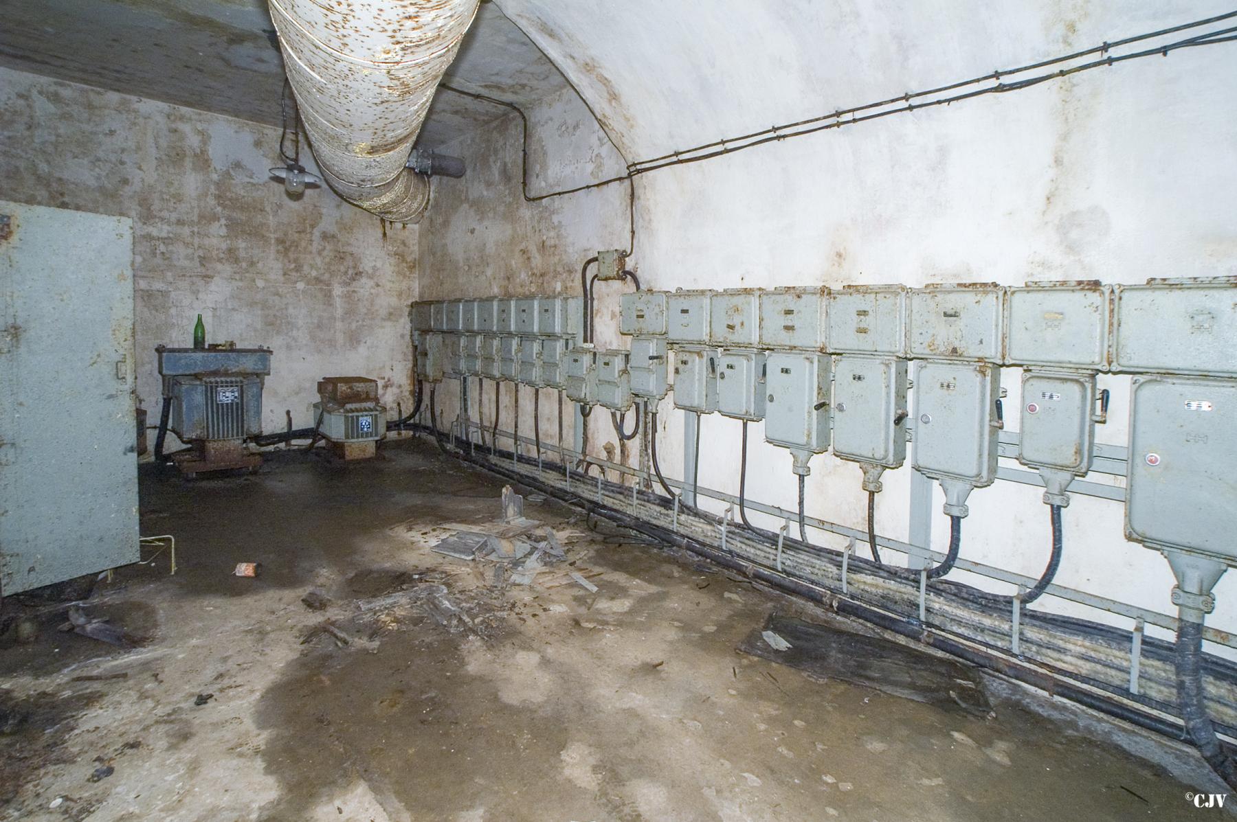 Ligne Maginot - MOLVANGE - A9 - (Ouvrage d'artillerie) - M1
Nouveau tableau électrique pour le PC OTAN
