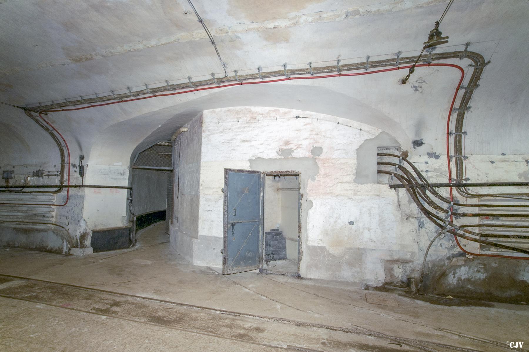 Ligne Maginot - MOLVANGE - A9 - (Ouvrage d'artillerie) - M1
L'entrée du magasin réaménagé - Lia VERMEULEN