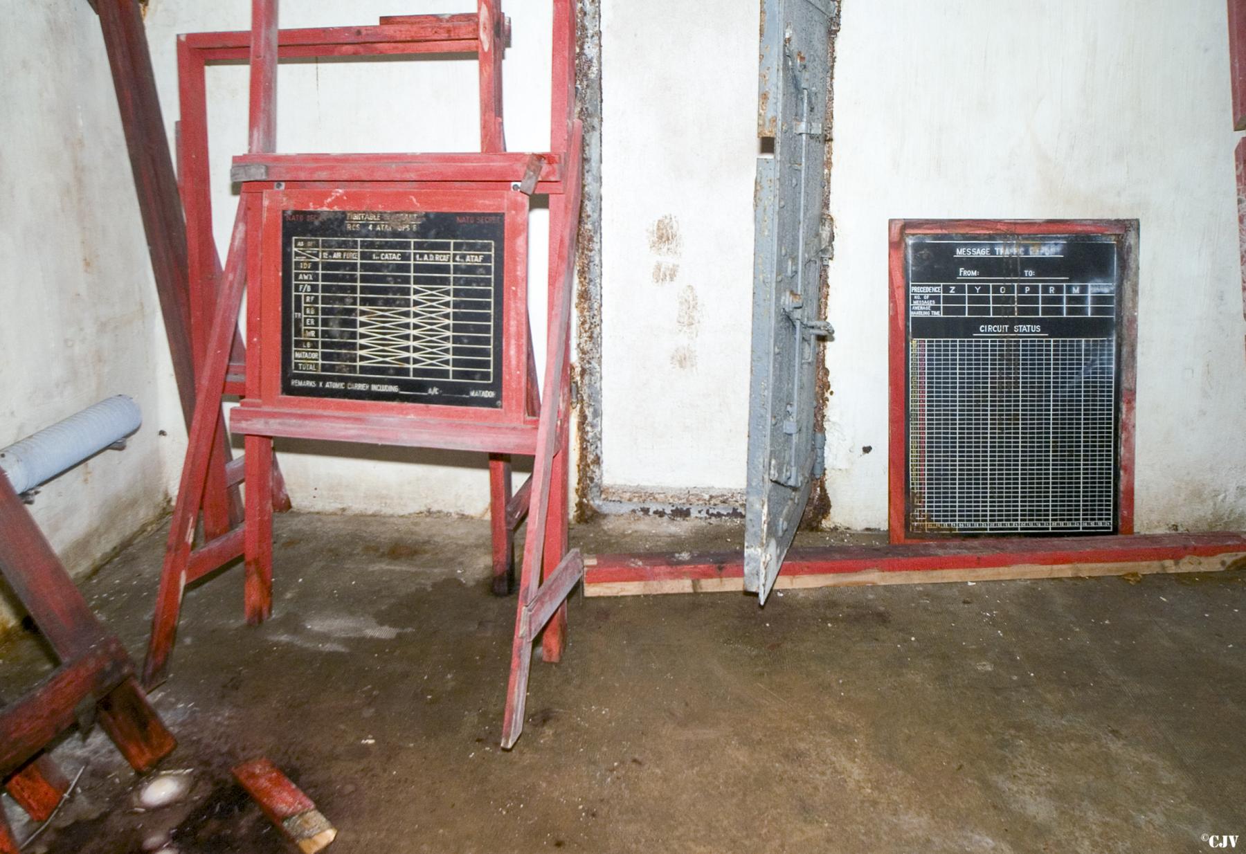 Ligne Maginot - MOLVANGE - A9 - (Ouvrage d'artillerie) - Casernement
Matériels de l'OTAN - Lia VERMEULEN