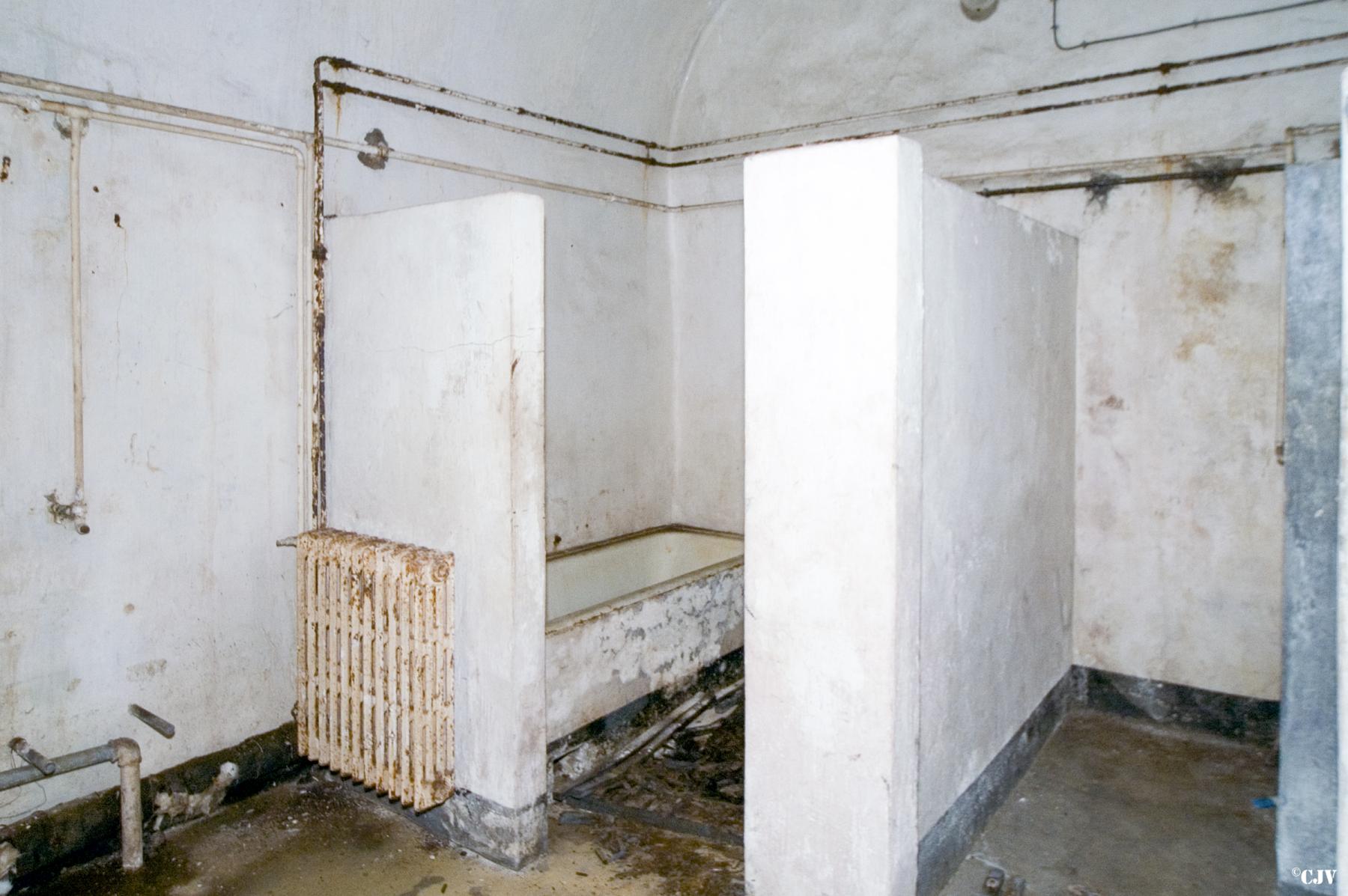 Ligne Maginot - MOLVANGE - A9 - (Ouvrage d'artillerie) - Casernement
Douche et bain - Lia VERMEULEN