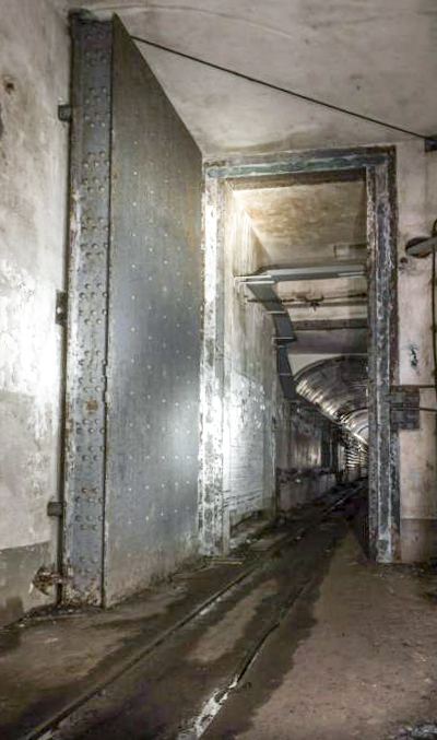 Ligne Maginot - MOLVANGE - A9 - (Ouvrage d'artillerie) - La porte pare-souffle séparant les avants de l'ouvrage de la partie entrée et magasin M1