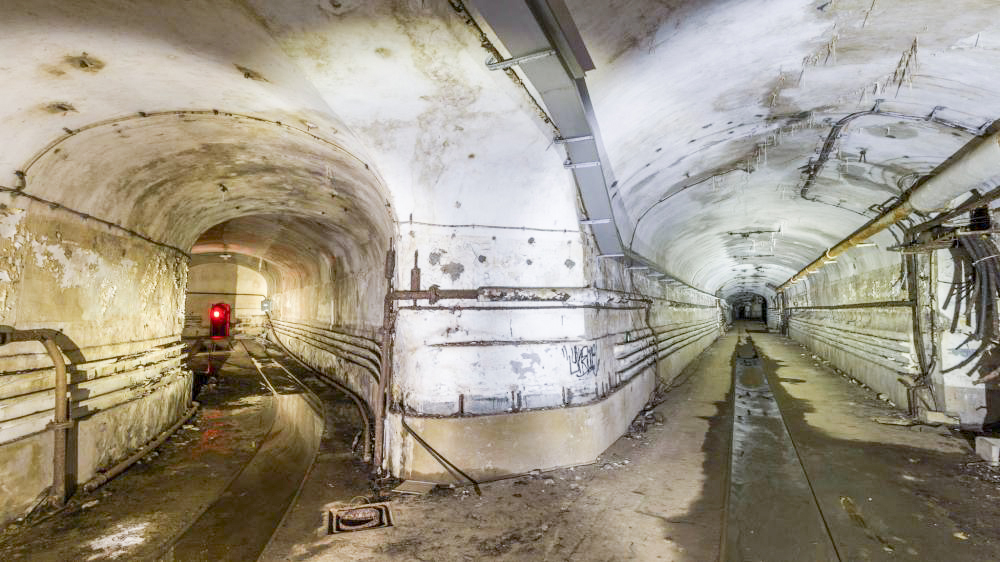 Ligne Maginot - MOLVANGE - A9 - (Ouvrage d'artillerie) - Galerie
Note le chemin de câble moderne posé dans le cadre du PC de la 1° Armée de Rochonvillers dans les années 80.