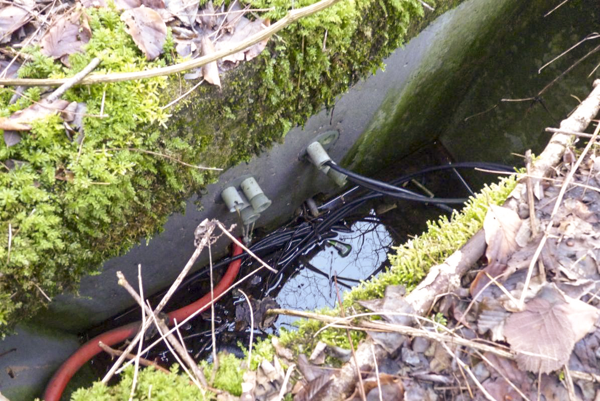 Ligne Maginot - MOLVANGE - A9 - (Ouvrage d'artillerie) - Entrée de cables, lié à la conversion de l'ouvrage de Rochonvillers en PC de la 1° Armée et la mise en place d'une antenne au-dessus du Bloc 7 (années 80)