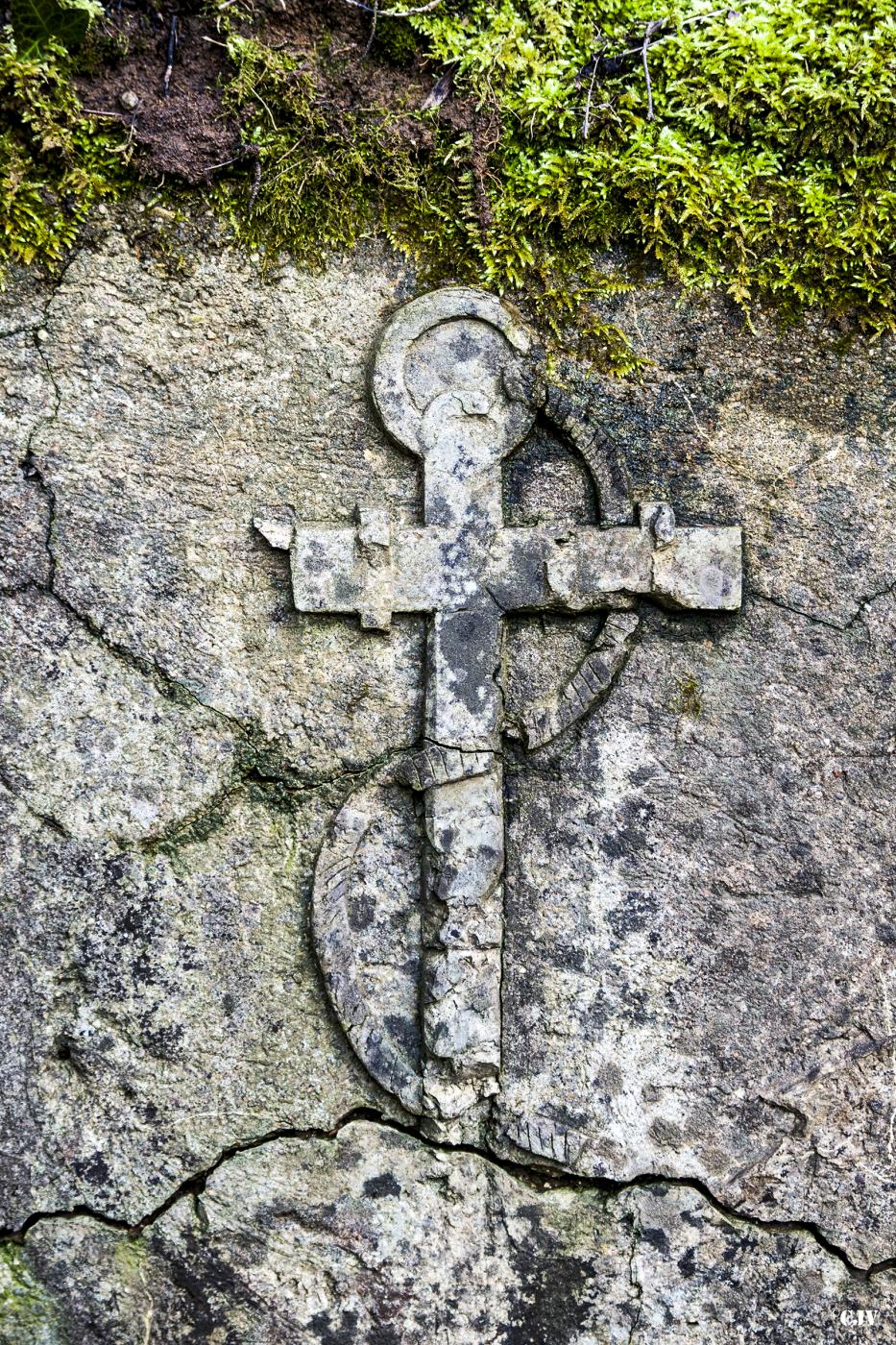 Ligne Maginot - DAUGBERT (Blockhaus pour arme infanterie) - Le reste d'un insigne des Troupes de Marine - Lia VERMEULEN