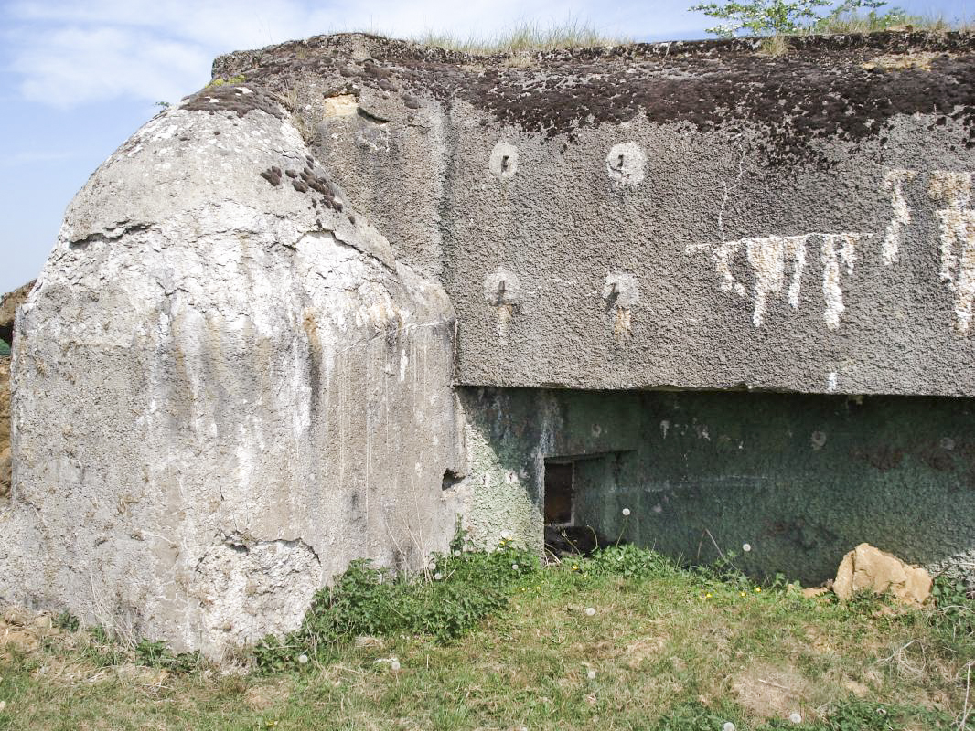 Ligne Maginot - FRESNOIS - (Casemate d'infanterie - Double) - L'arrière gauche, créneau FM