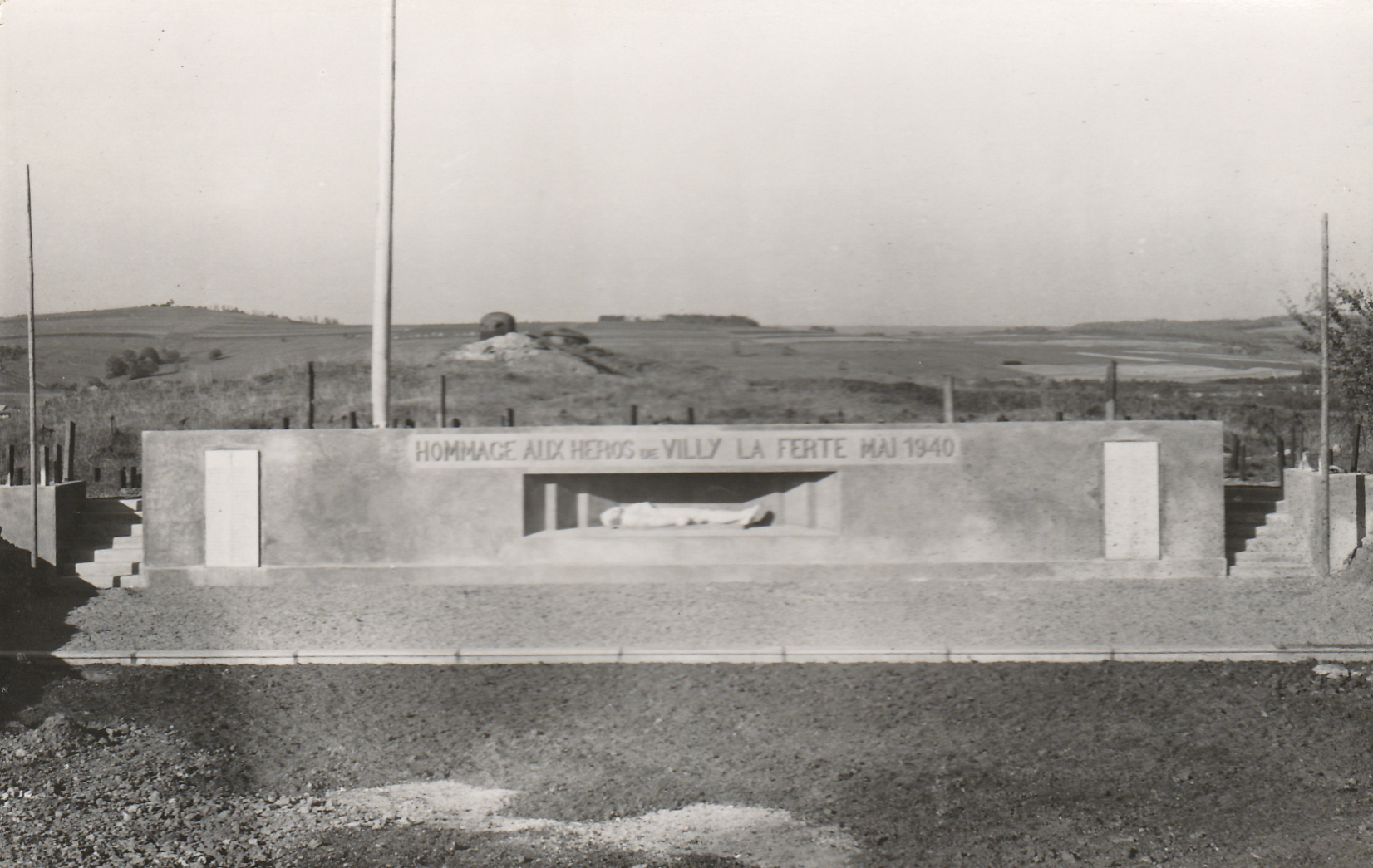 Ligne Maginot - LA FERTE - (Ouvrage d'infanterie) - Monument aux morts
Carte postale des années 50 
