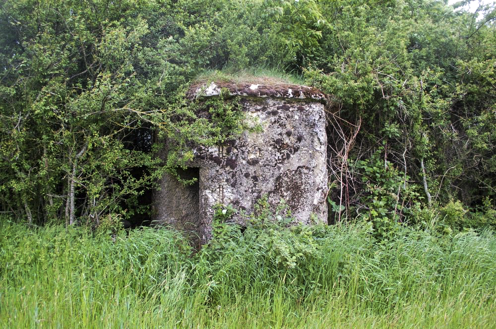 Ligne Maginot - LE GOUTY - (Blockhaus pour canon) - On en fait le tour et on trouve une entrée...