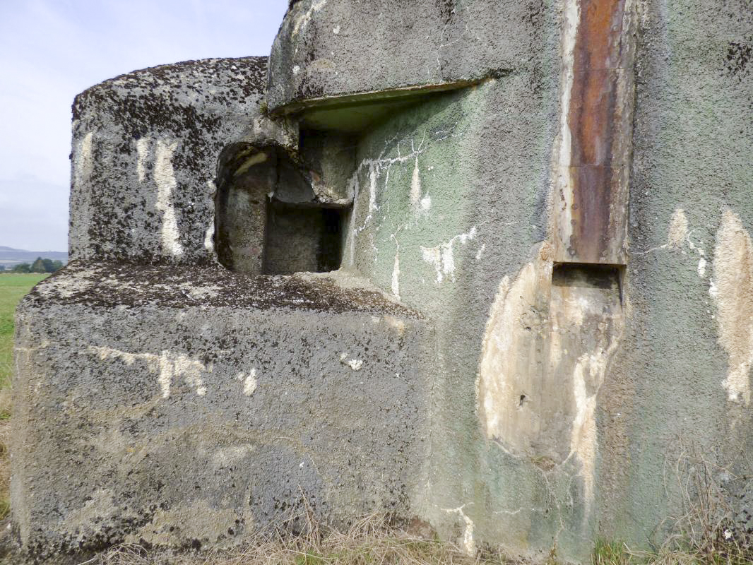 Ligne Maginot - MOIRY - (Casemate d'infanterie - Double) - Le logement pour le projecteur blindé