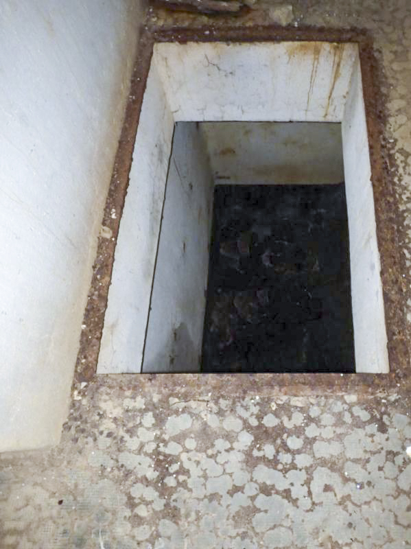 Ligne Maginot - MOIRY - (Casemate d'infanterie - Double) - Trappe donnant accès au sous-sol
