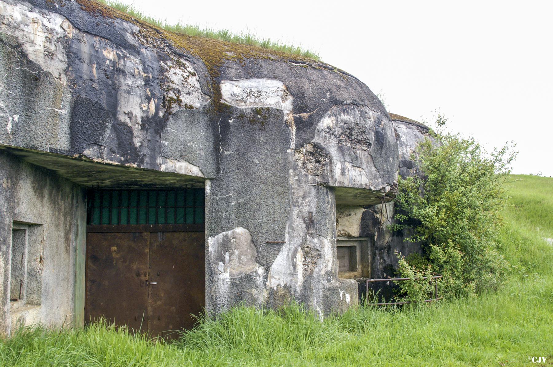 Ligne Maginot - MY2 - VILLY EST - (Casemate d'artillerie) - L'entrée du matériel