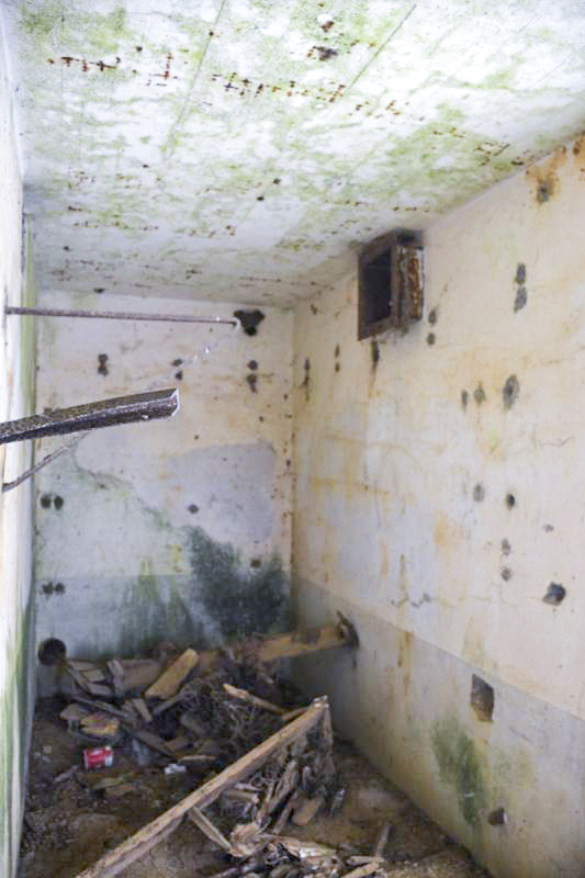 Ligne Maginot - MY1 - VILLY OUEST - (Casemate d'artillerie) - L'entrée
Premier local de la casemate directement à l'entrée