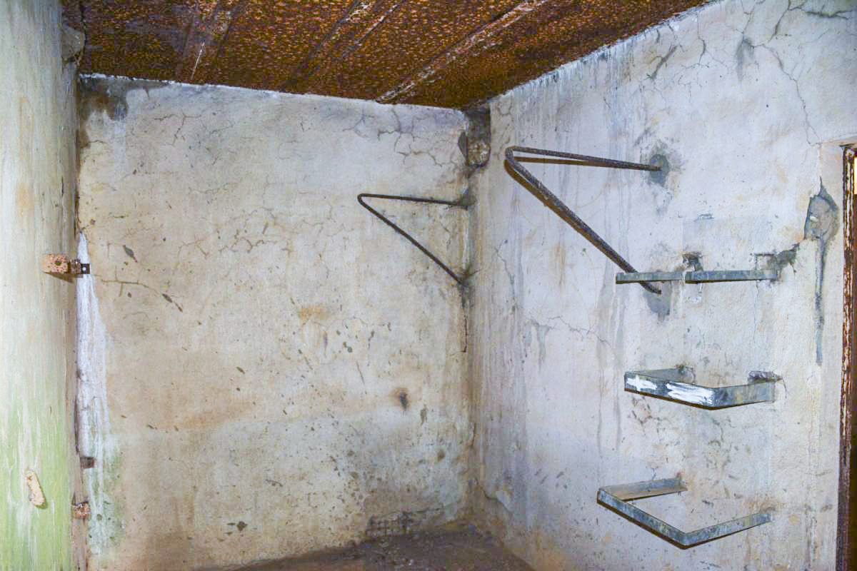 Ligne Maginot - MY1 - VILLY OUEST - (Casemate d'artillerie) - La troisième pièce depuis l'entrée; la chambrée troupes