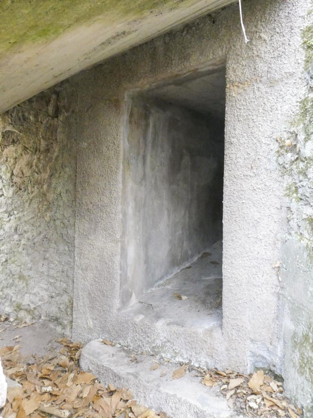 Ligne Maginot - PLANET 3 - (Blockhaus pour arme infanterie) - Entrée de la galerie menant à Planet 3, à partir de la tranchée ouest. - ELLENA Daniel - CUNY Philippe