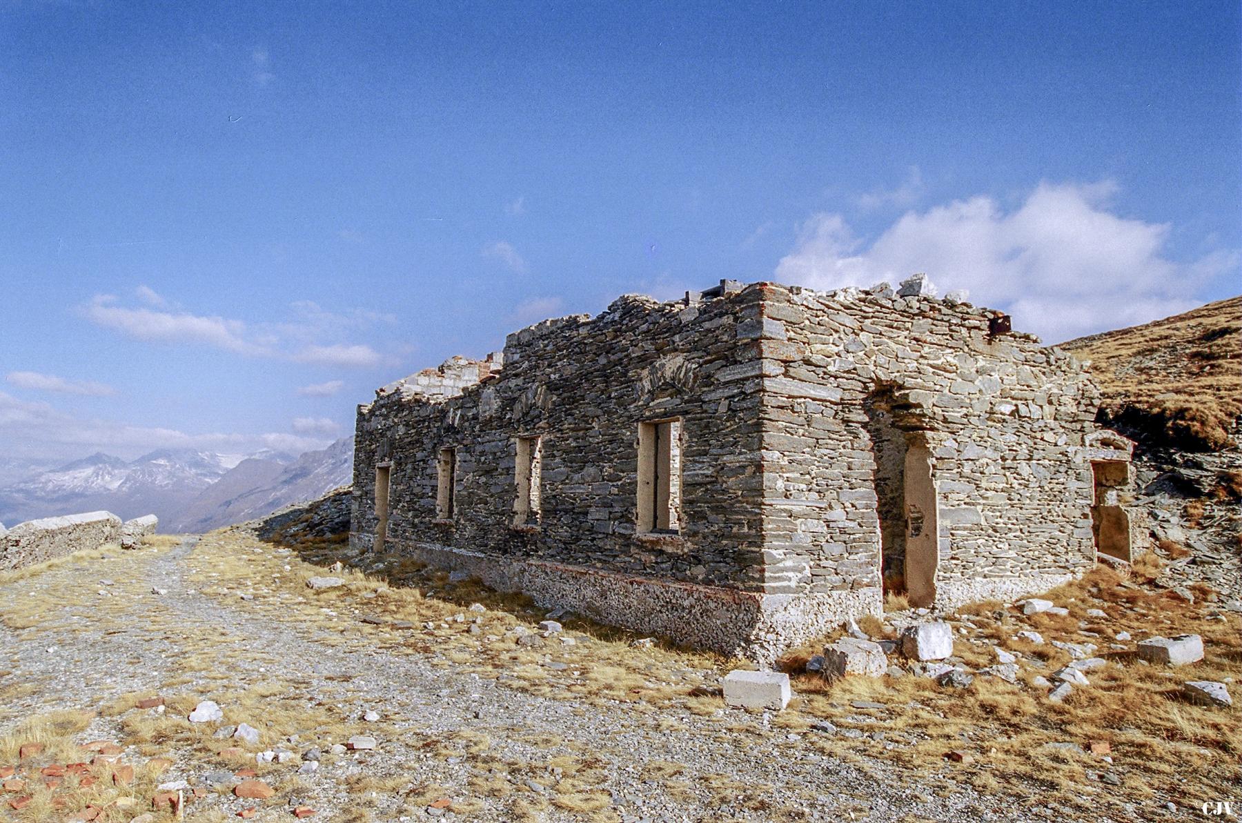 Ligne Maginot - PETITE TURRA NORD - (Casernement) - Un des deux constructions du casernement Nord - Lia VERMEULEN