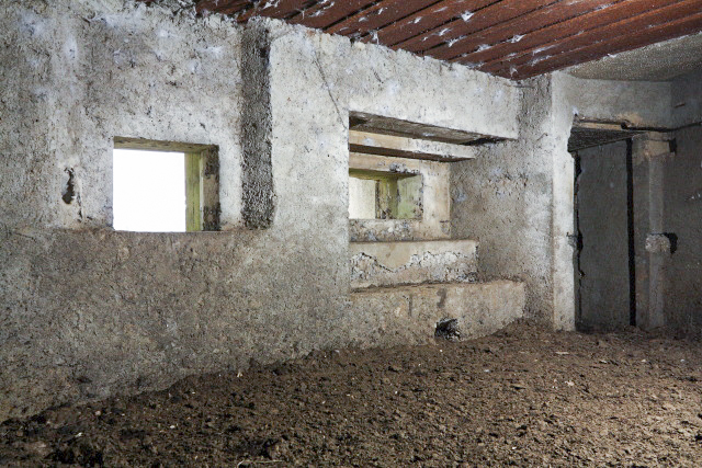 Ligne Maginot - MY14 - (Blockhaus lourd type STG / STG-FCR - Double) - Vue intérieure de la chambre de tir ouest. A droite, l'accès au créneau d'observation frontale.