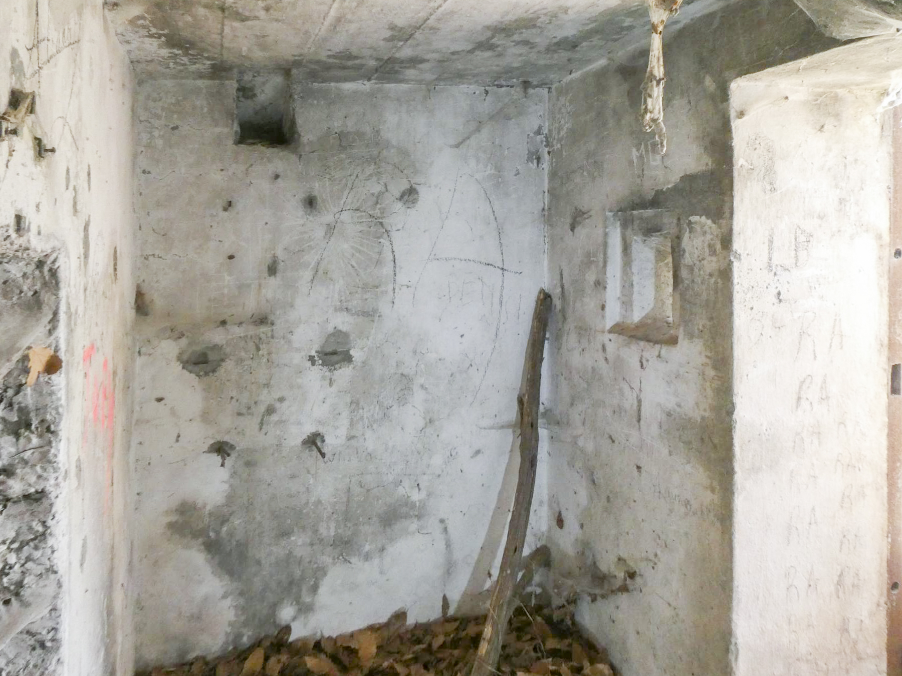 Ligne Maginot - PLANET - (Ouvrage d'infanterie) - Bloc 2
L'entrée - ELLENA Daniel - CUNY Philippe