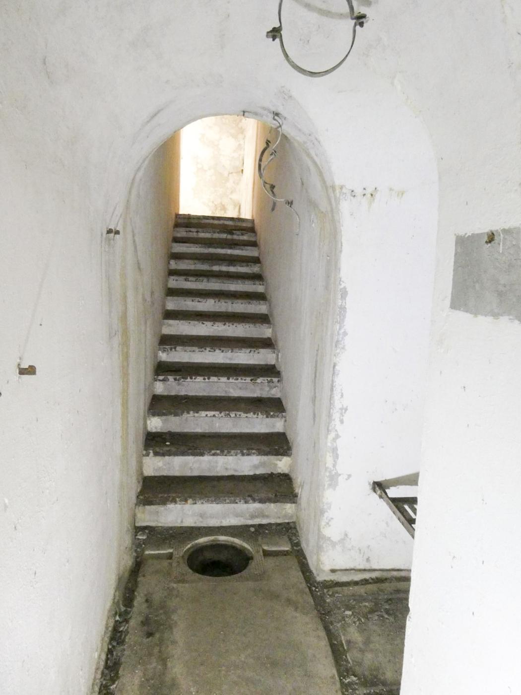 Ligne Maginot - PLANET - (Ouvrage d'infanterie) - Bloc 1
La sortie avec la niche des latrines à droite - ELLENA Daniel - CUNY Philippe