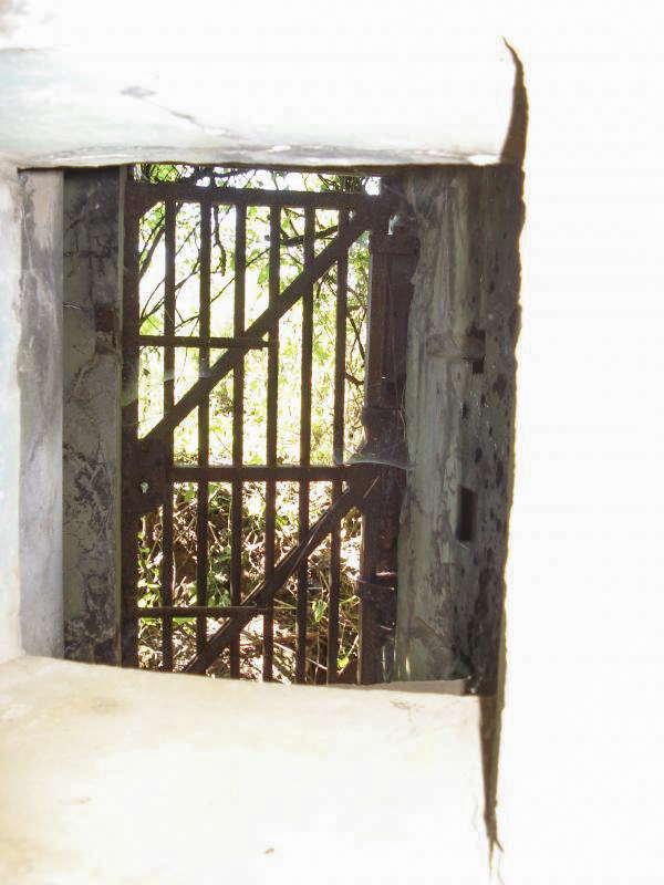 Ligne Maginot - SAPOGNE - (Ouvrage d'infanterie) - L'entrée hommes pris du créneau FM l'interieur - R Tucker