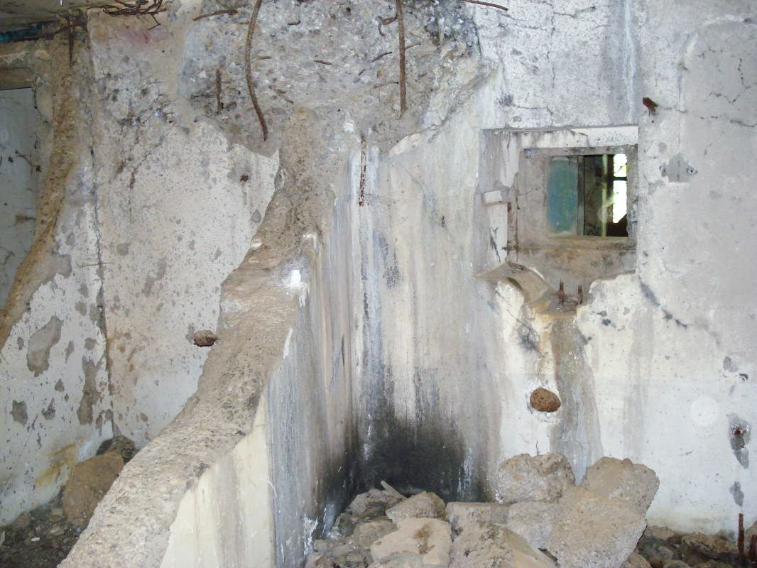 Ligne Maginot - SAPOGNE - (Ouvrage d'infanterie) - Créneau FM derrière l'entrée hommes